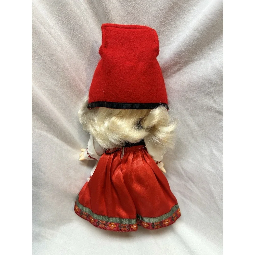 VTG 1996 Precious Moments Children of the World Ollie Norway Doll in Porcelain